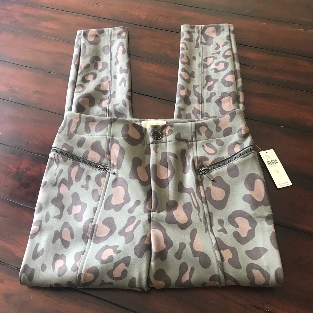NWT. Anthropologie Leopard Sueded Slim Pants sz 4 - Picture 5 of 12